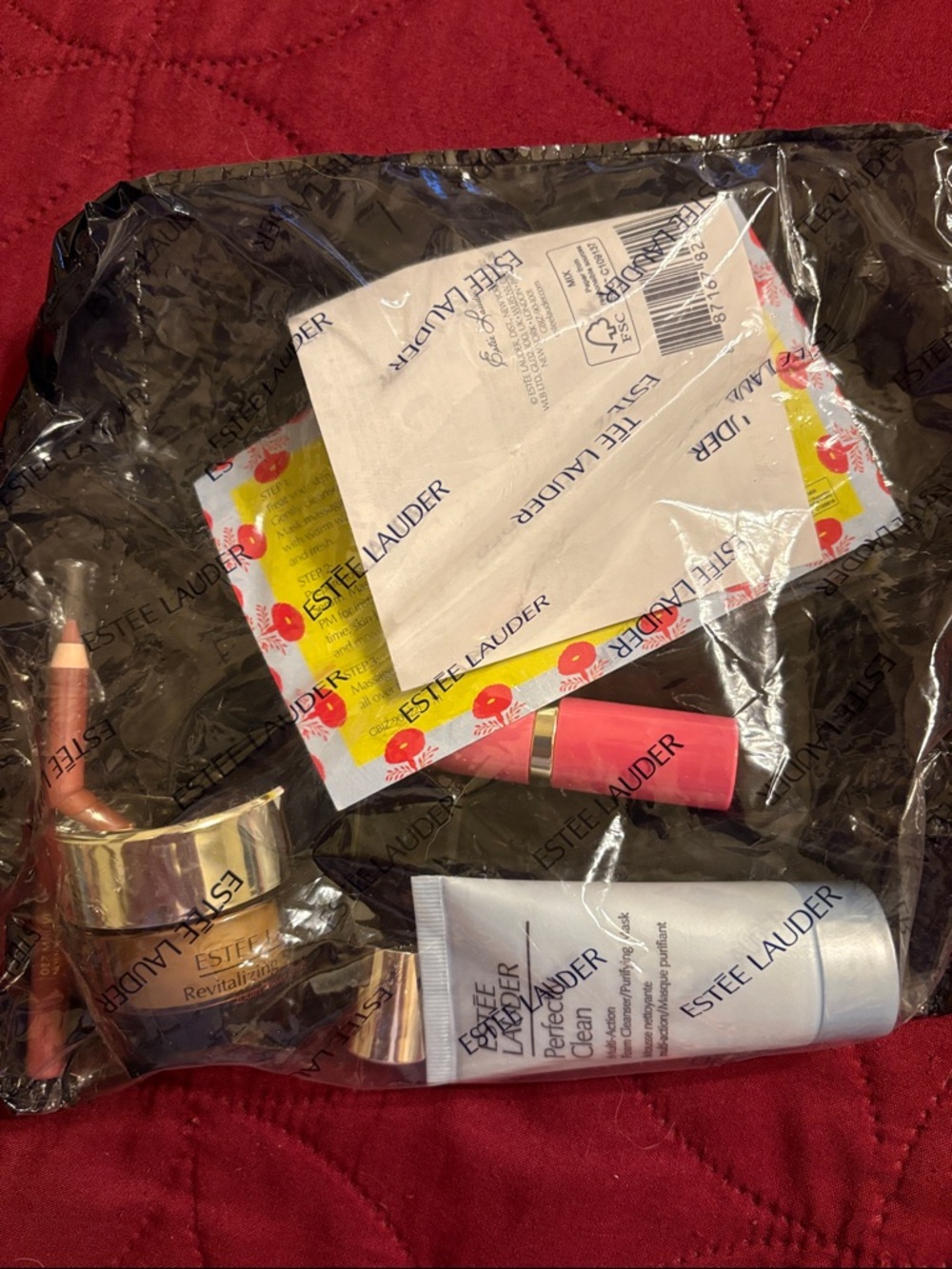 Estée Lauder April 2026 Gift With Purchase - Picture 3 of 3